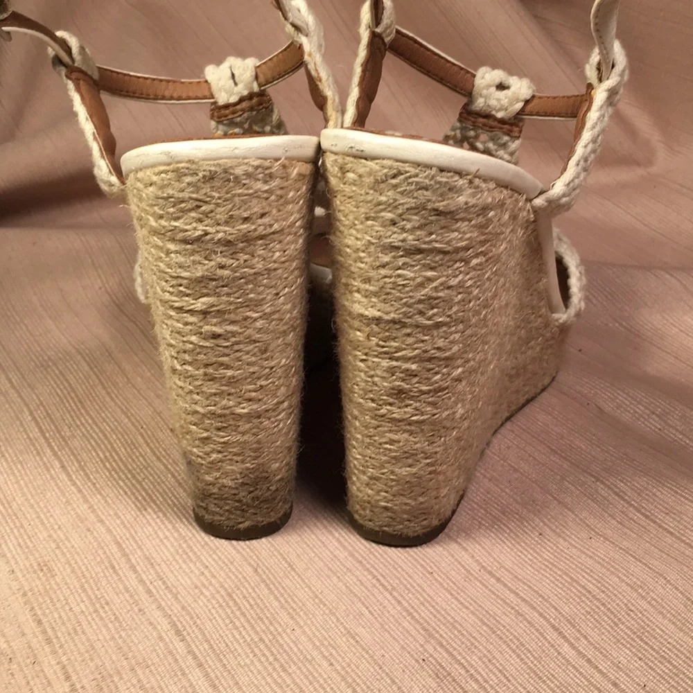 Lucky Brand Macrame beautiful wedge sandal